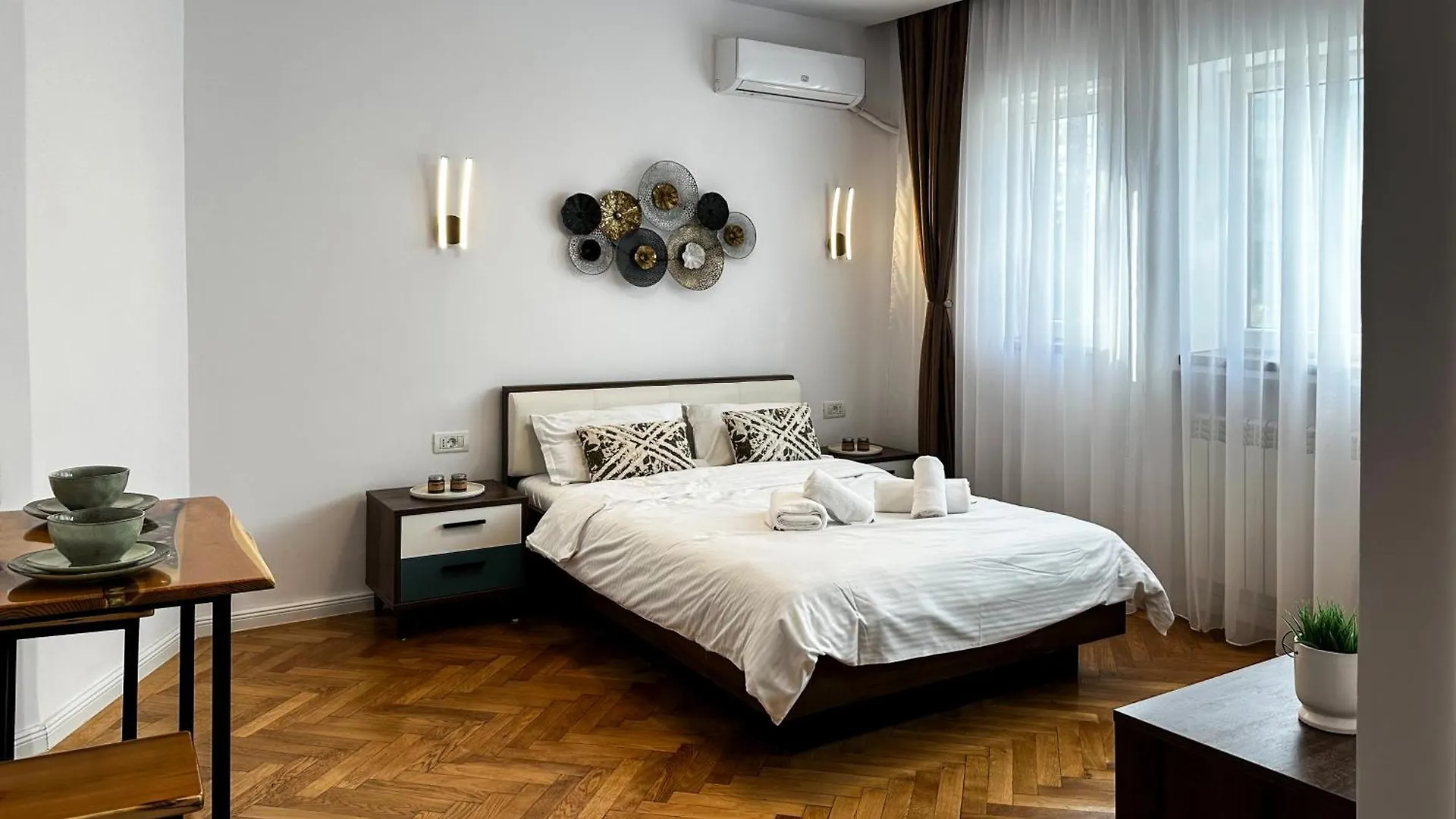 Carol In Woodland Central Studio Bucharest Apartment